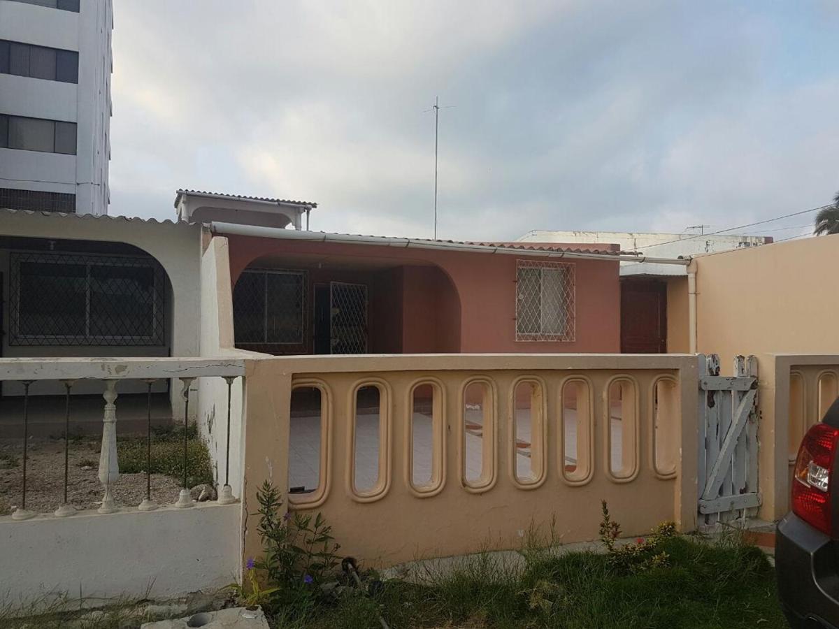 Puerto Lucia - * Salinas (Santa Elena)